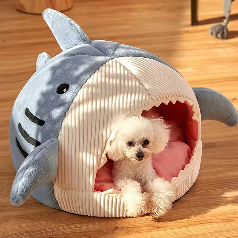 Letti caldi per piccoli animali domestici come i gatti. "Cartoon Shark". 
LA COLLEZIONE  "ARTICOLI A PREZZI ULTRA BASSI" NON GARANTISCE QUALITA, RESI NE TEMPI BREVI DI CONSEGNA.