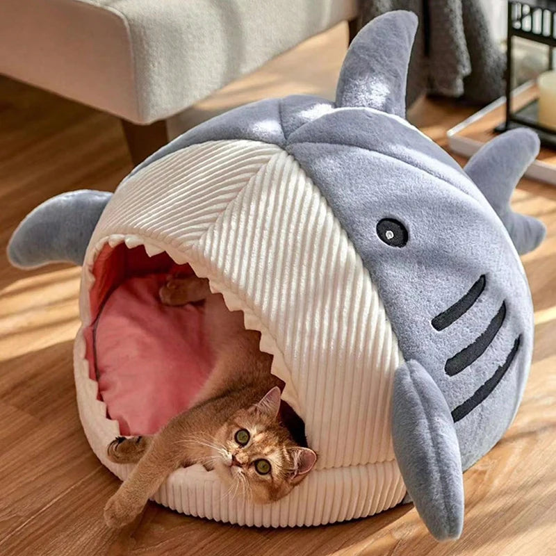 Letti caldi per piccoli animali domestici come i gatti. "Cartoon Shark". 
LA COLLEZIONE  "ARTICOLI A PREZZI ULTRA BASSI" NON GARANTISCE QUALITA, RESI NE TEMPI BREVI DI CONSEGNA.