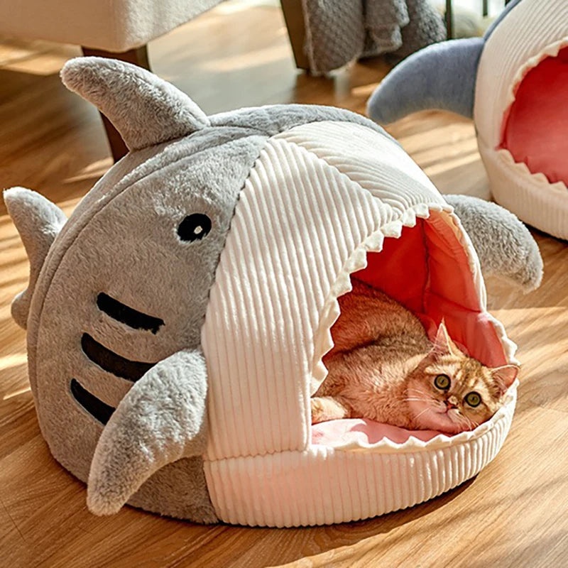 Letti caldi per piccoli animali domestici come i gatti. "Cartoon Shark". 
LA COLLEZIONE  "ARTICOLI A PREZZI ULTRA BASSI" NON GARANTISCE QUALITA, RESI NE TEMPI BREVI DI CONSEGNA.