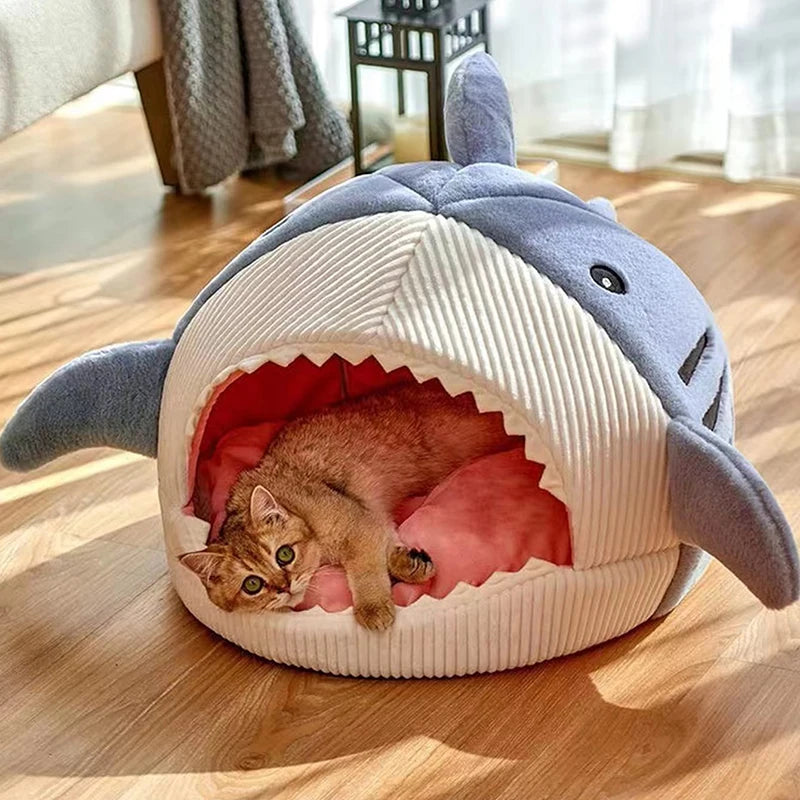 Letti caldi per piccoli animali domestici come i gatti. "Cartoon Shark". 
LA COLLEZIONE  "ARTICOLI A PREZZI ULTRA BASSI" NON GARANTISCE QUALITA, RESI NE TEMPI BREVI DI CONSEGNA.